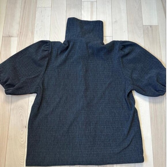 Unique pleated button down shirt with puffed balloon sleeves - Picture 8 of 8